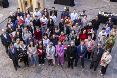 Buenos resultados de los estudiantes del departamento de Física en la Convocatoria de los Premios Sant Jordi 2025 del IEC.